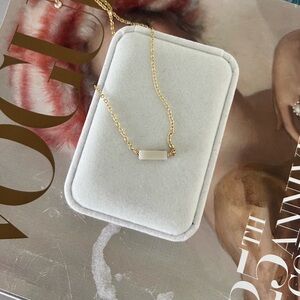 Quartz gold necklace